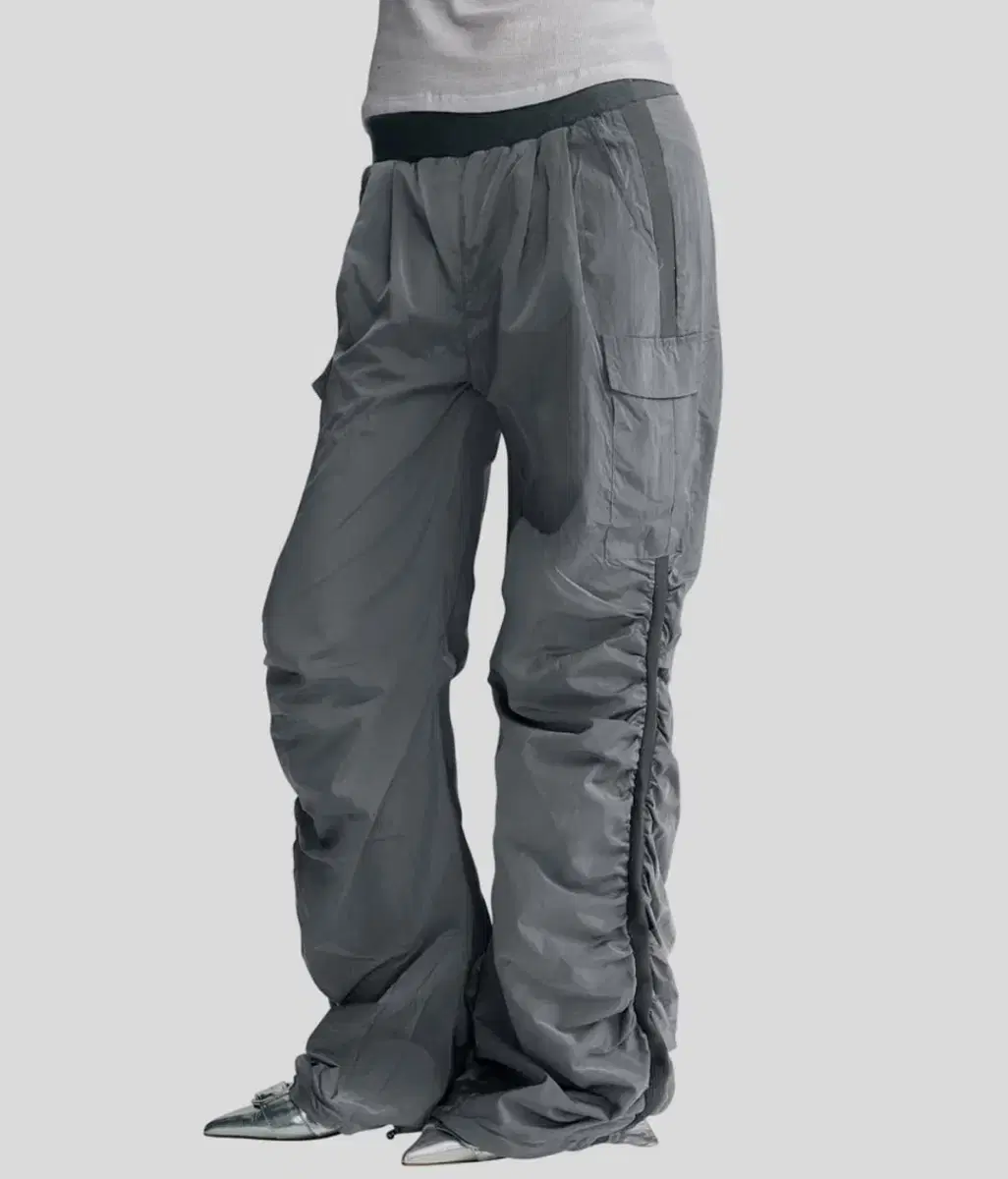 루루 ruru NYLON SHIRRING CARGO PANTS